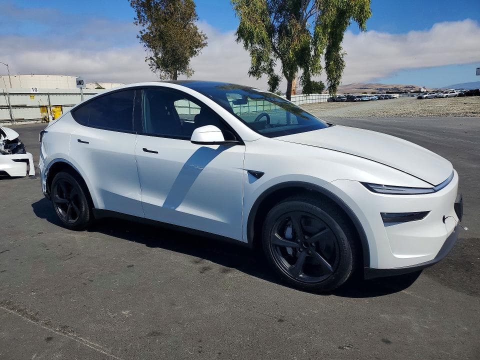 2026 TESLA MODEL Y 4