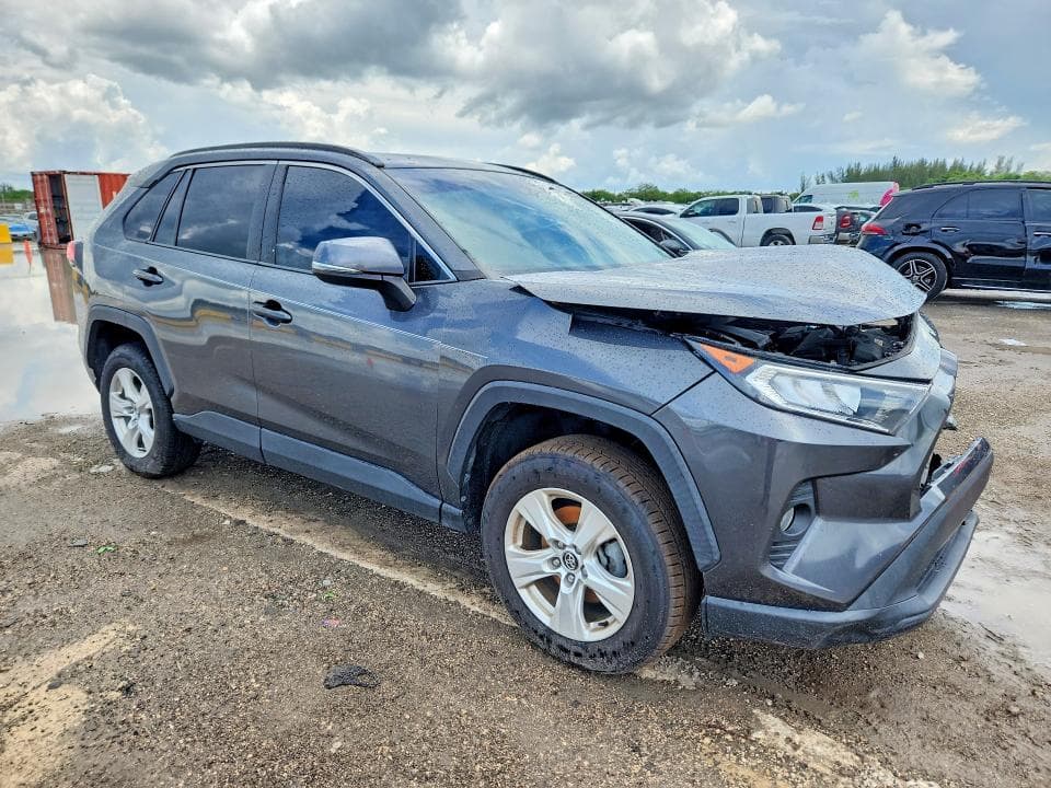 2020 TOYOTA RAV4 XLE 4