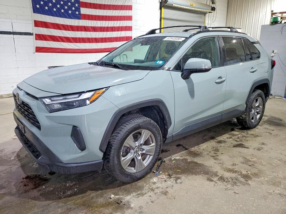 2022 TOYOTA RAV4 XLE - 1