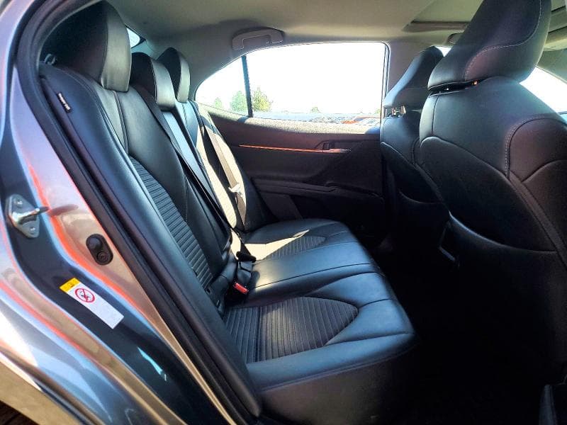 2019 TOYOTA CAMRY SE 10