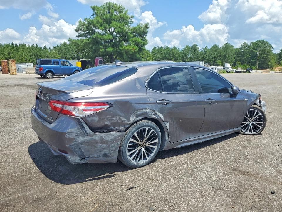 2020 TOYOTA CAMRY SE 3