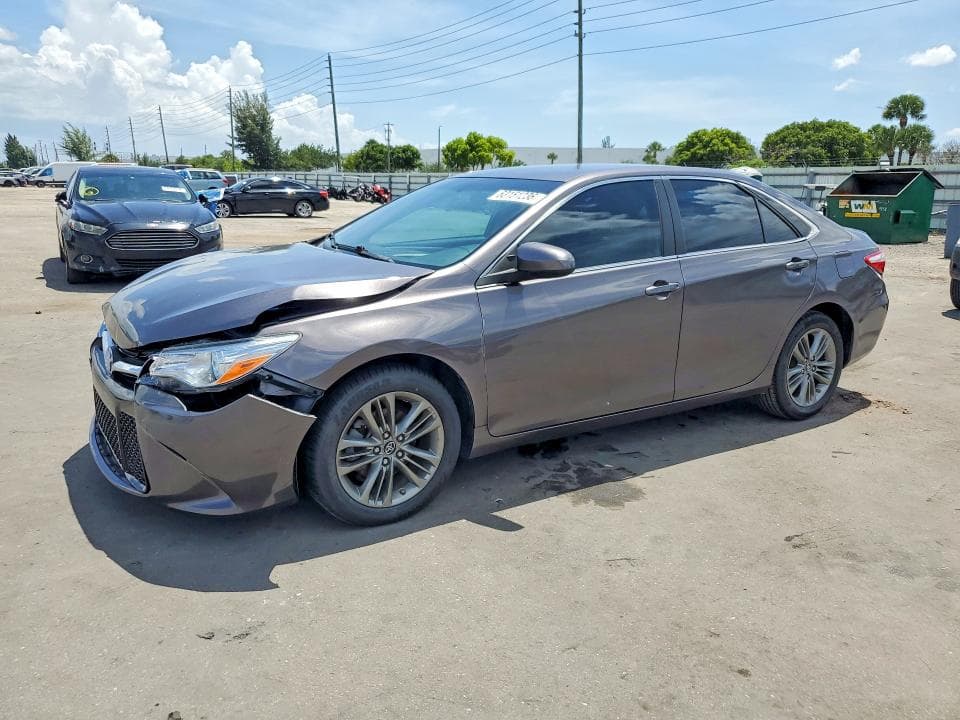 2017 TOYOTA CAMRY SE - 1
