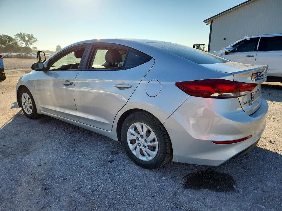 2018 HYUNDAI ELANTRA SE 2