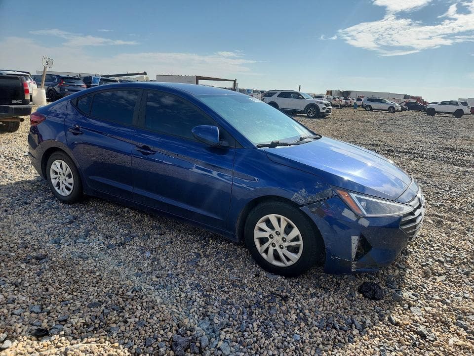 2019 HYUNDAI ELANTRA SE 4