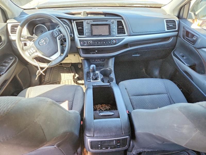 2019 TOYOTA HIGHLANDER LE 8