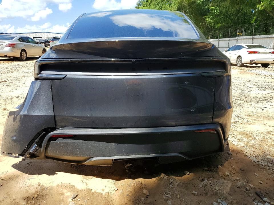 2026 TESLA MODEL Y 6