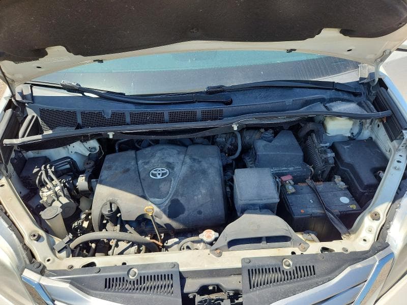 2017 TOYOTA SIENNA 12