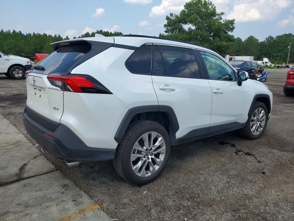 2025 TOYOTA RAV4 XLE PREMIUM 3