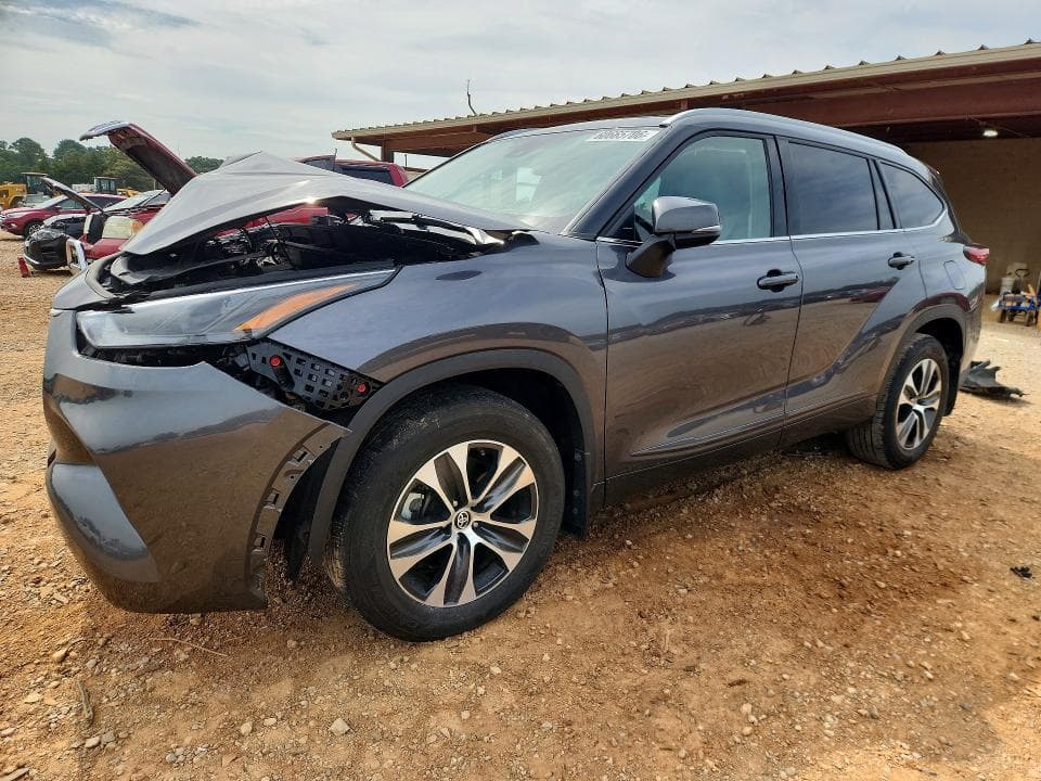 2022 TOYOTA HIGHLANDER XLE - 1