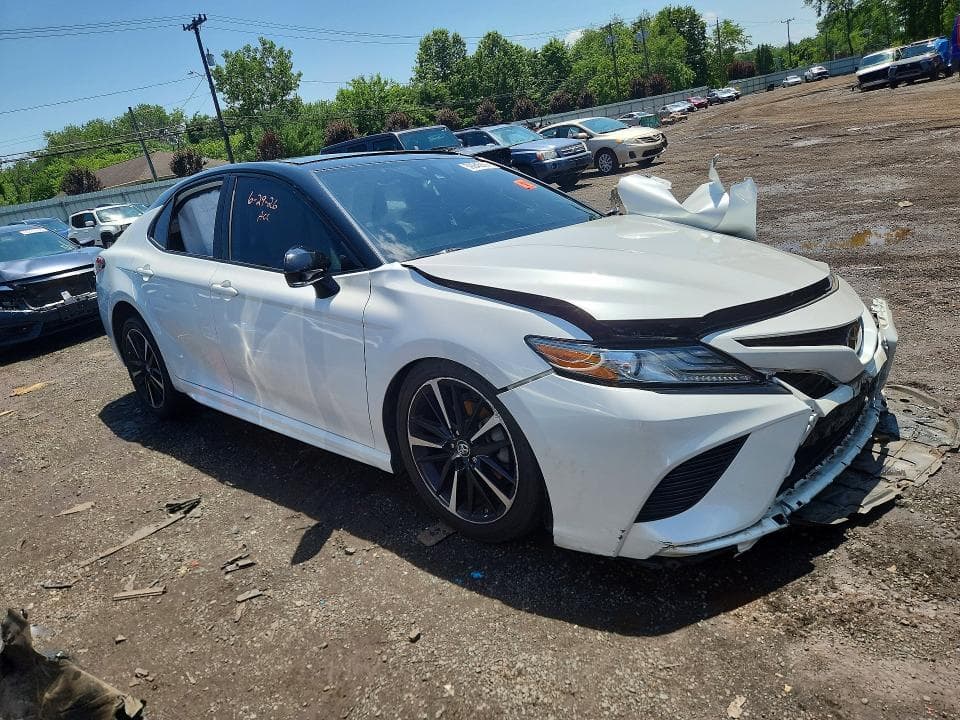 2019 TOYOTA CAMRY XSE 4