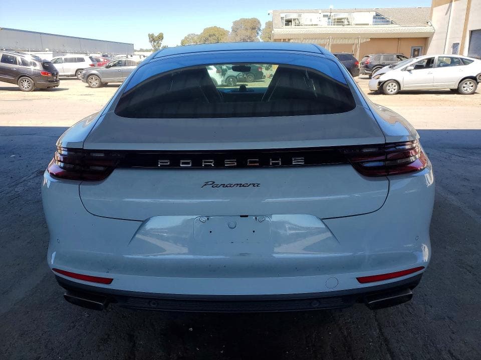 2018 PORSCHE PANAMERA 4 6