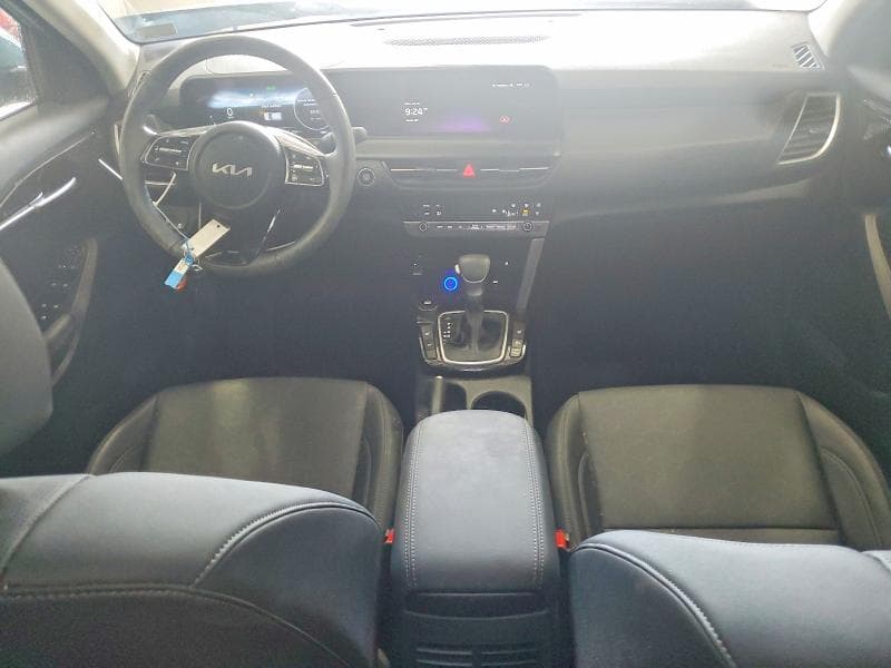 2025 KIA SELTOS EX 8
