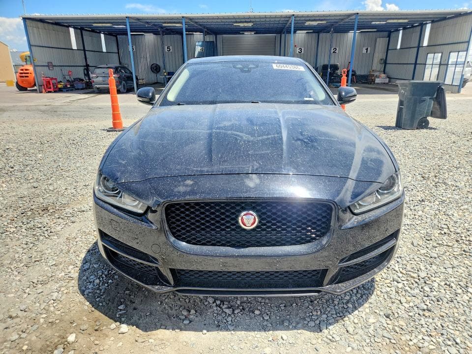 2017 JAGUAR XE PRESTIGE 5