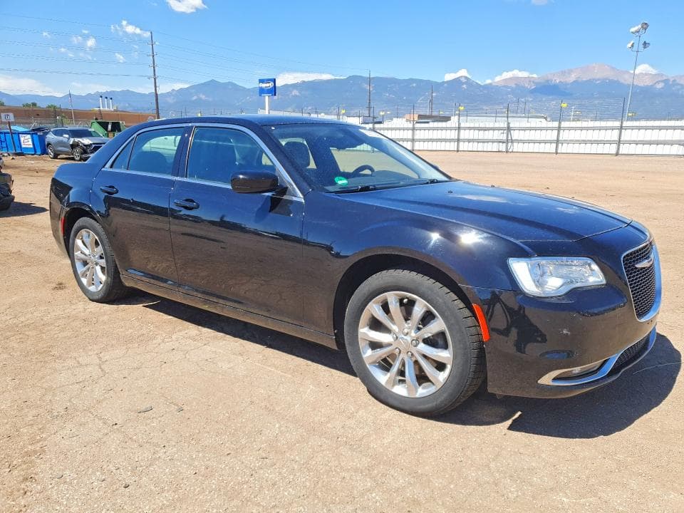 2018 CHRYSLER 300 TOURING 4