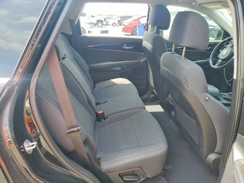 2017 KIA SORENTO L 11