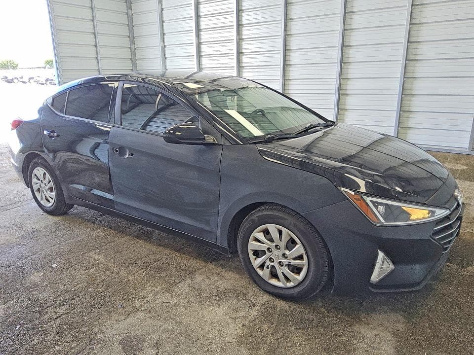 2019 HYUNDAI ELANTRA SE 4