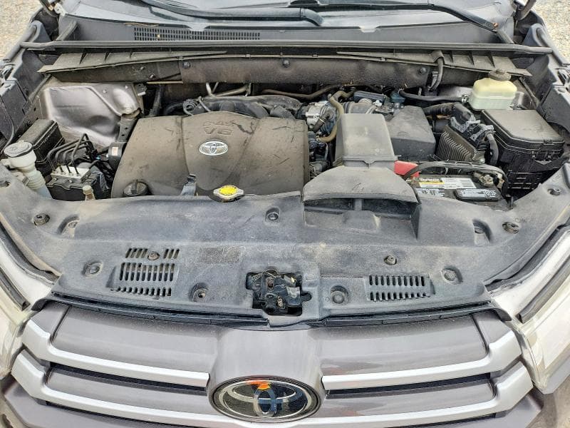 2017 TOYOTA HIGHLANDER XLE 12