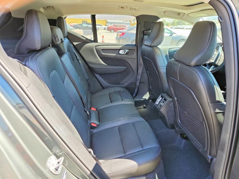 2026 VOLVO XC40 CORE 11