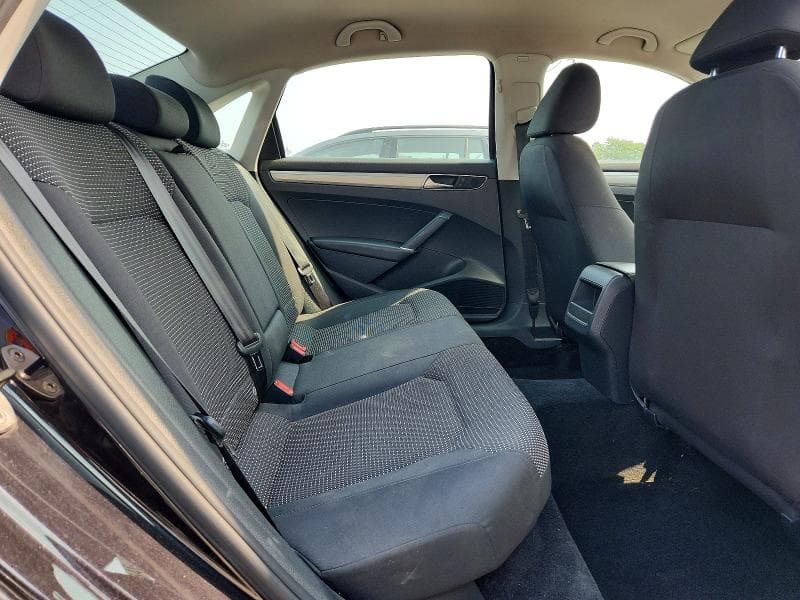 2017 VOLKSWAGEN PASSAT S 10