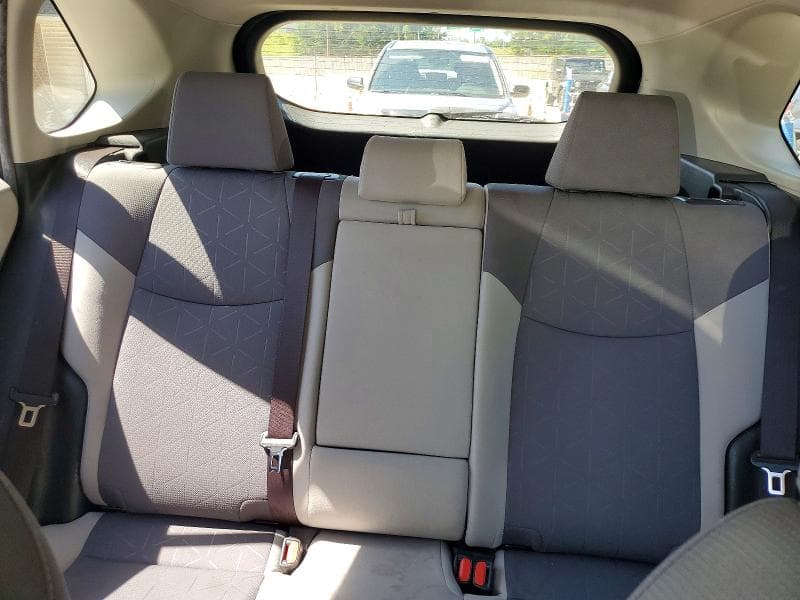 2019 TOYOTA RAV4 XLE 10