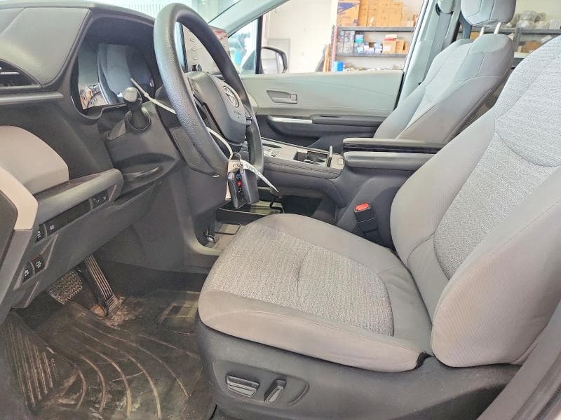 2023 TOYOTA SIENNA LE 7