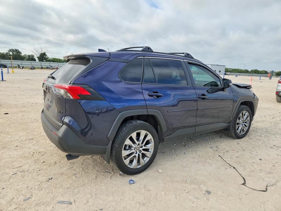 2025 TOYOTA RAV4 XLE PREMIUM 3