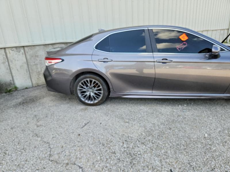 2020 TOYOTA CAMRY SE 10