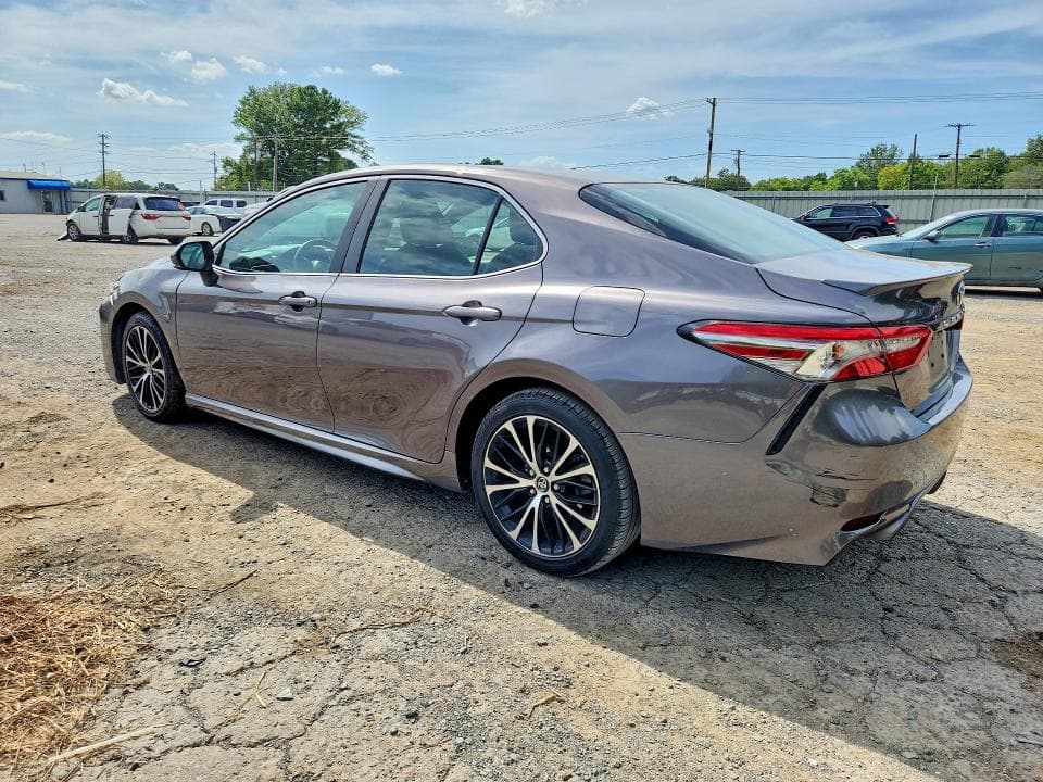 2018 TOYOTA CAMRY SE 2