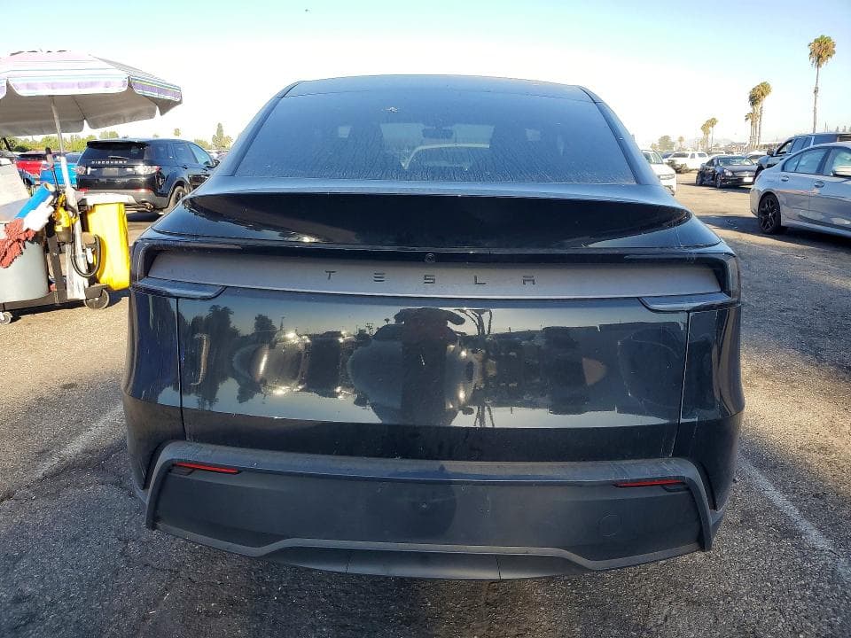 2026 TESLA MODEL Y 6