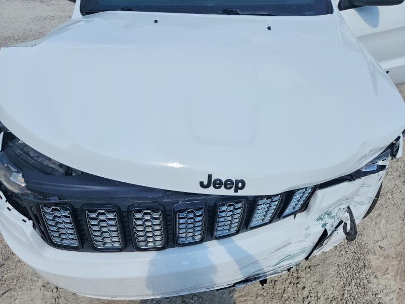 2018 JEEP GRAND CHEROKEE LAREDO 11