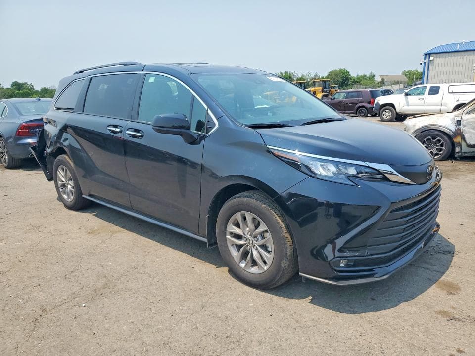 2026 TOYOTA SIENNA XLE 7-PASSENGER 4