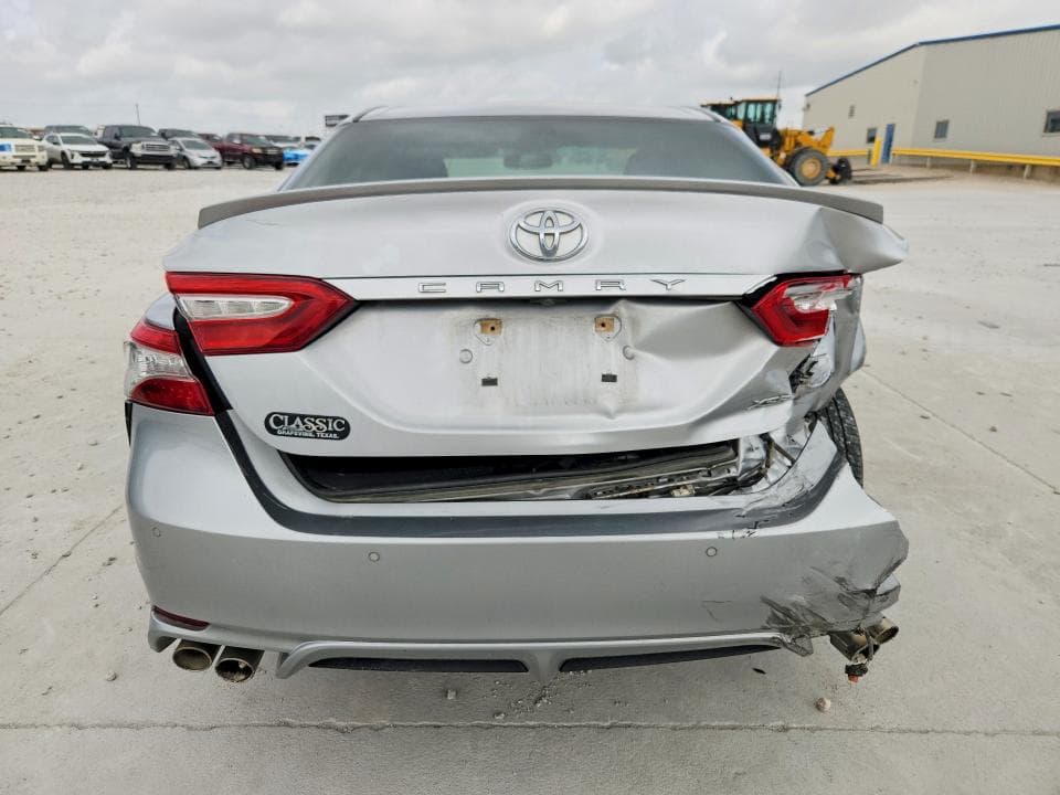 2018 TOYOTA CAMRY XSE 6