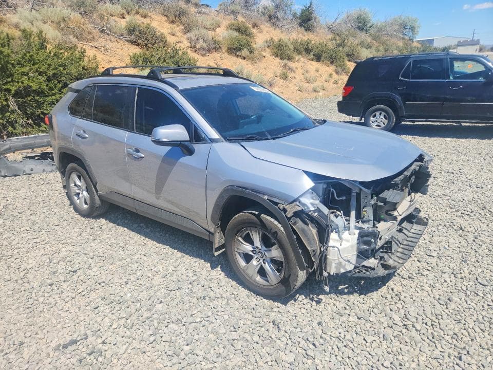 2020 TOYOTA RAV4 XLE 4