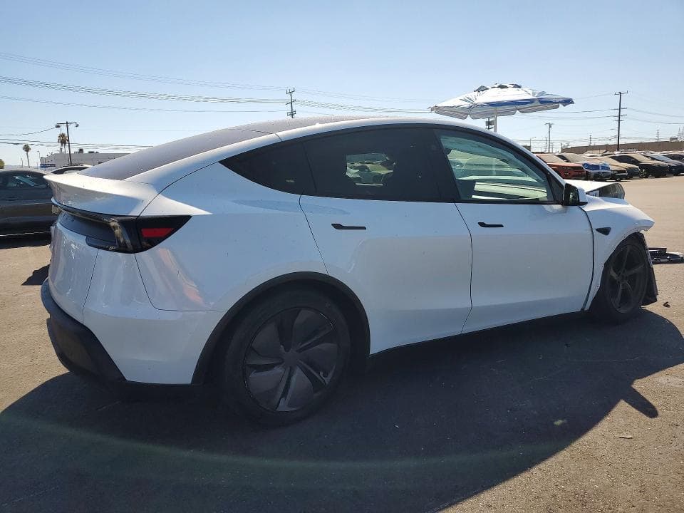 2026 TESLA MODEL Y 3