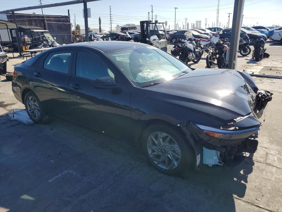2024 HYUNDAI ELANTRA SEL 4