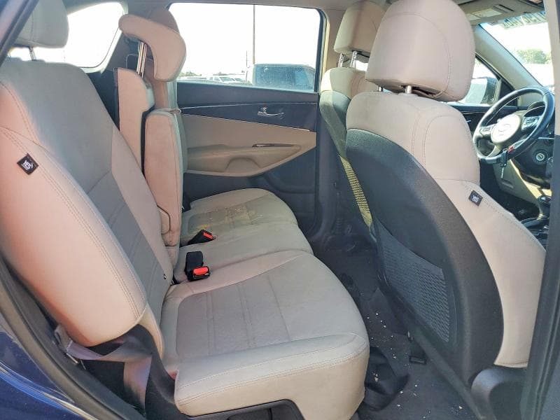 2017 KIA SORENTO LX 11