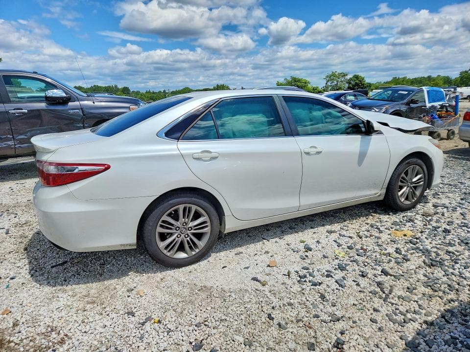 2017 TOYOTA CAMRY SE 3