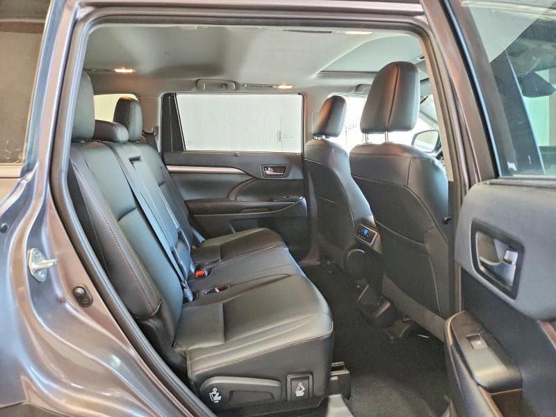 2019 TOYOTA HIGHLANDER XLE 11
