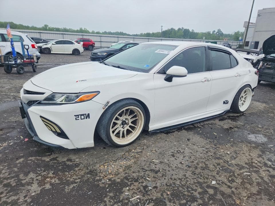 2019 TOYOTA CAMRY SE - 1