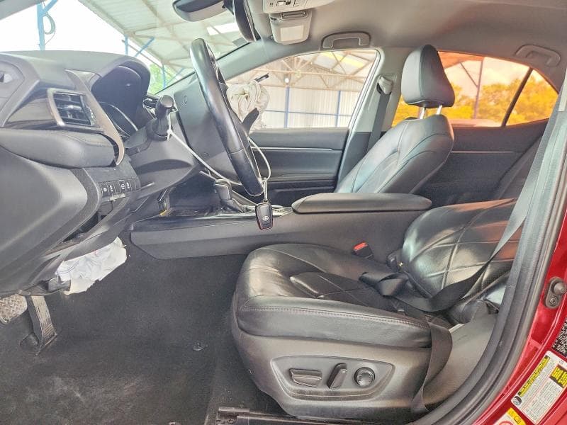2019 TOYOTA CAMRY XLE 7