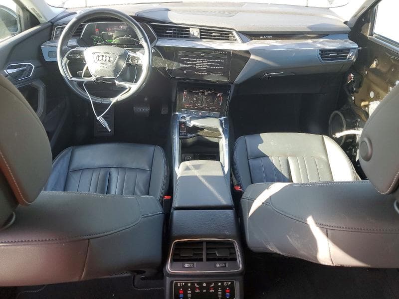 2022 AUDI E-TRON PREMIUM 8