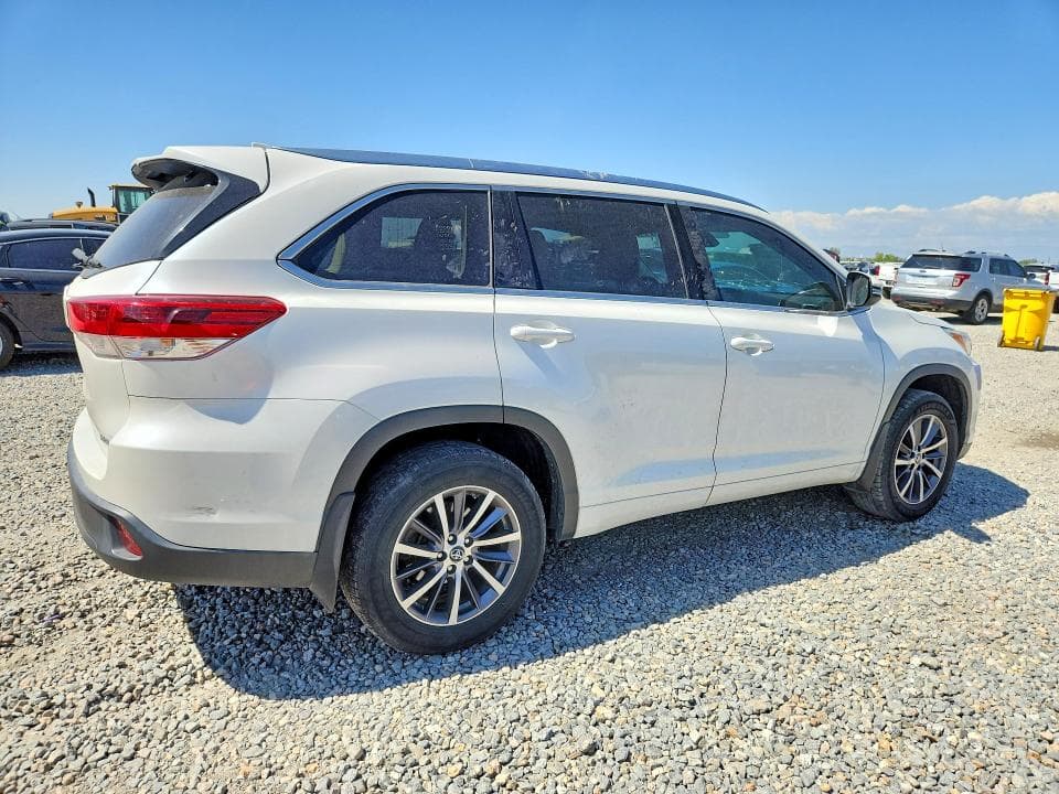 2018 TOYOTA HIGHLANDER XLE 3