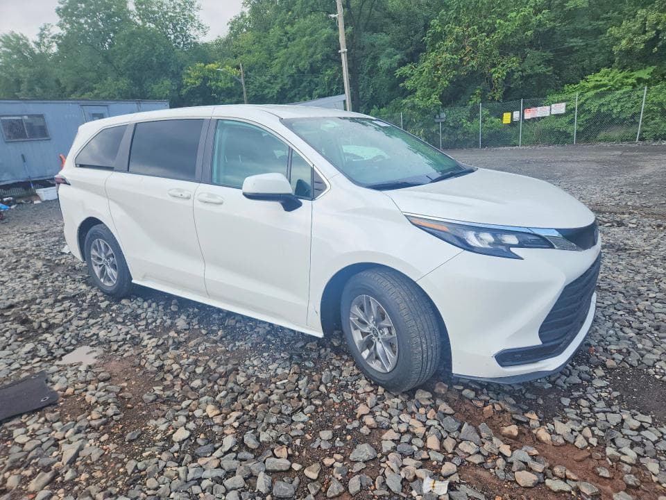 2024 TOYOTA SIENNA LE 4