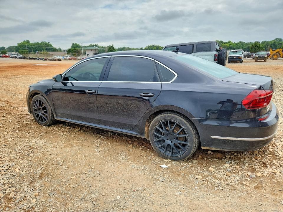 2018 VOLKSWAGEN PASSAT SE 2