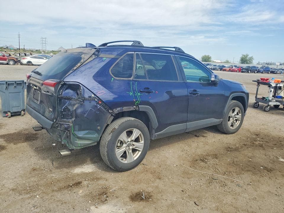 2021 TOYOTA RAV4 XLE 3
