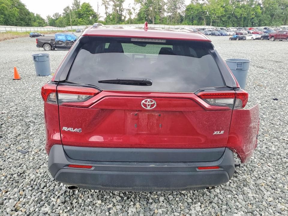 2025 TOYOTA RAV4 XLE 6