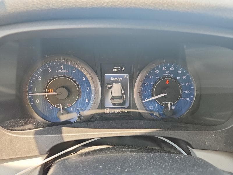 2020 TOYOTA SIENNA LE 9