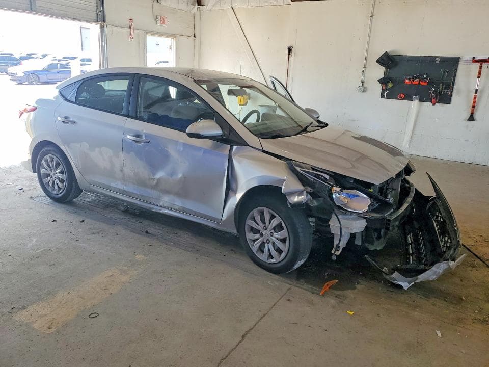 2019 HYUNDAI ACCENT SE 4