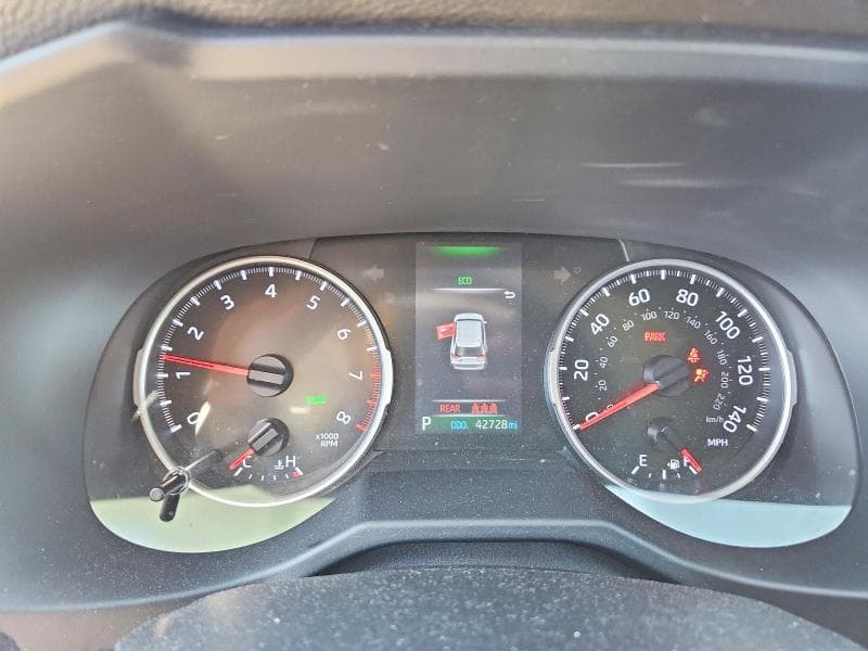 2021 TOYOTA RAV4 XLE 9