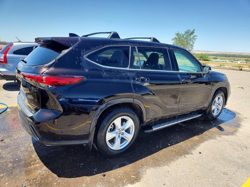 2021 TOYOTA HIGHLANDER LE 3